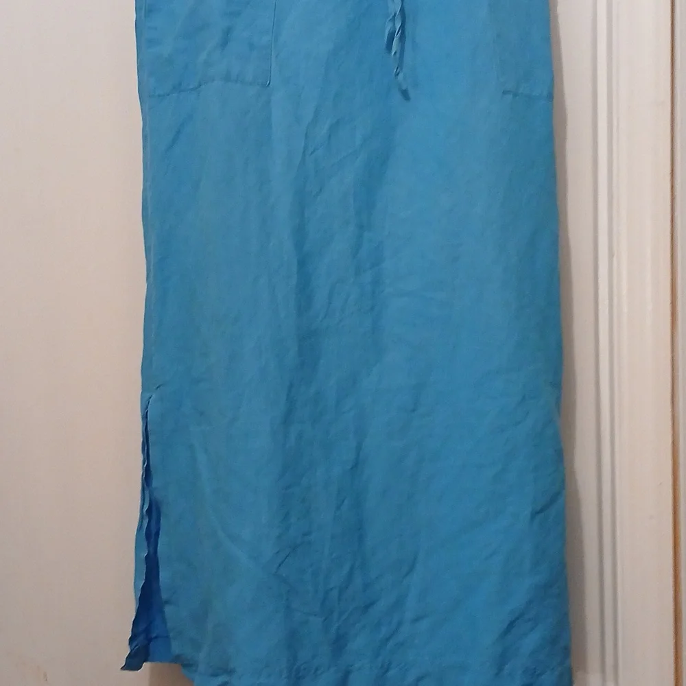 Aqua light blue skirt with pockets in the front and a split on the side - Picture 3 of 5